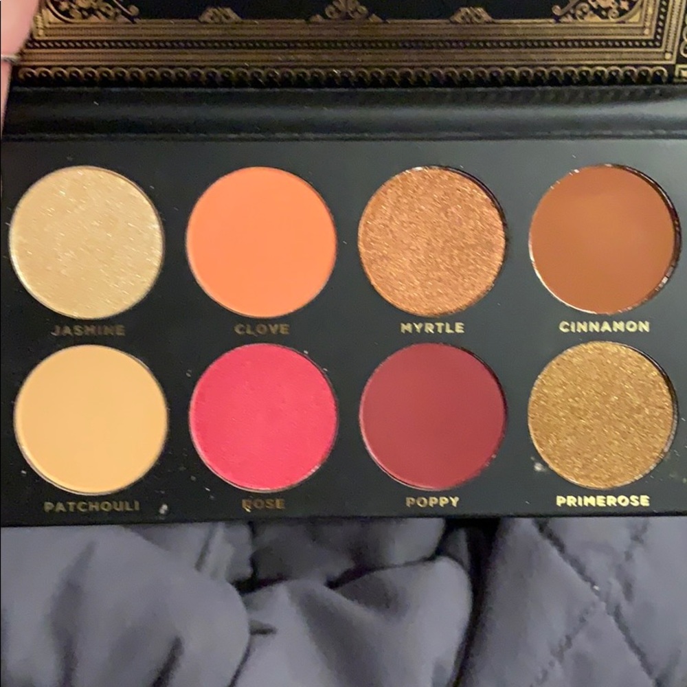 Ace beautu eye shadow palette - Picture 2 of 2